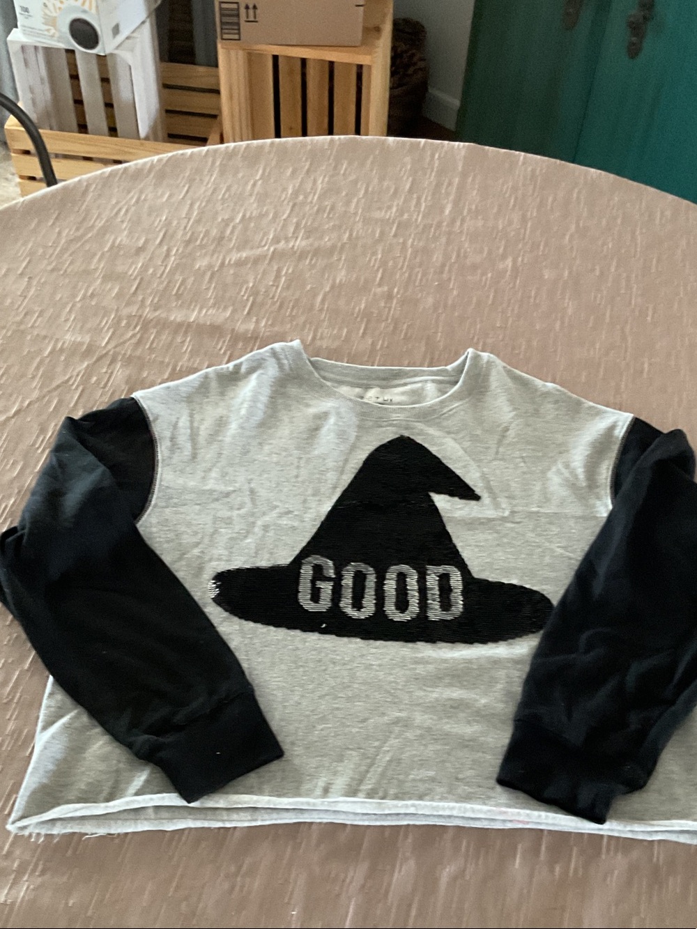 Juniors Long-Sleeve 'Good' Witch Hat Shirt - Gray & Black